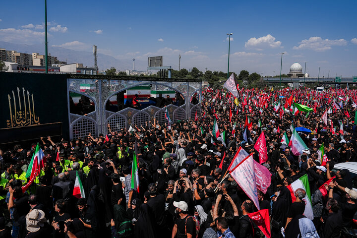مراسم تشییع پیکر رهبر شهید انقلاب و خانواده ایشان در تهران
