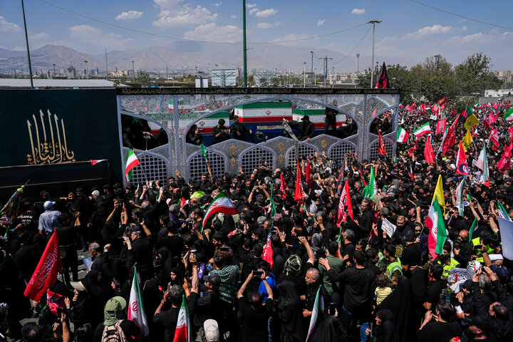 مراسم تشییع پیکر رهبر شهید انقلاب و خانواده ایشان در تهران