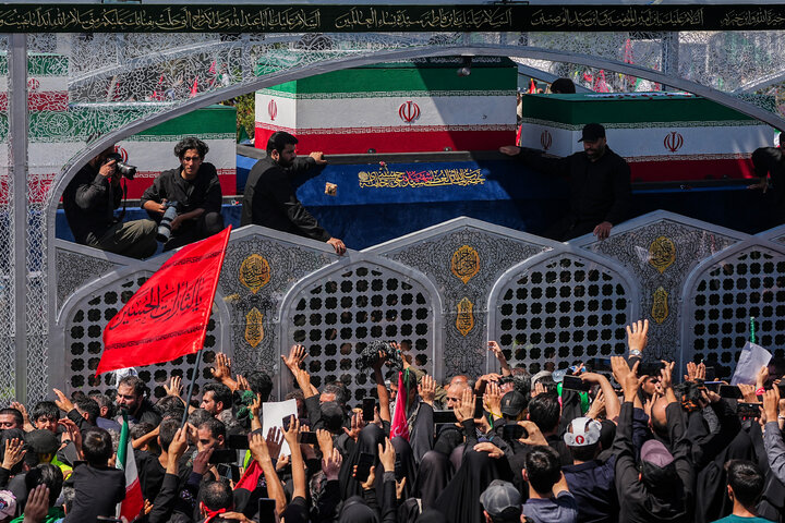 مراسم تشییع پیکر رهبر شهید انقلاب و خانواده ایشان در تهران