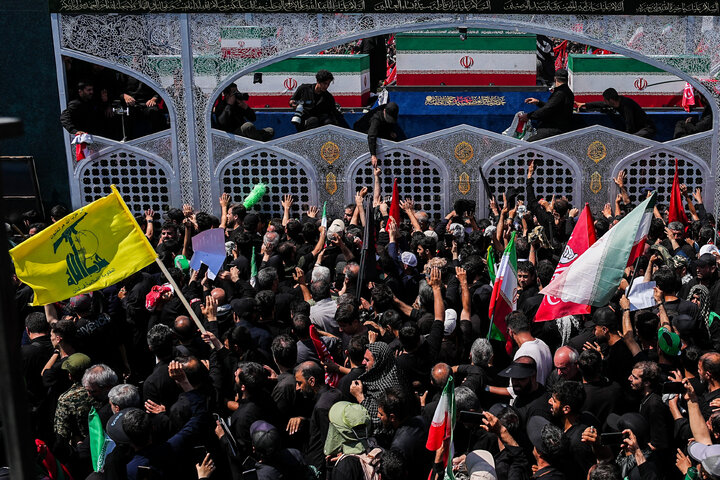 مراسم تشییع پیکر رهبر شهید انقلاب و خانواده ایشان در تهران