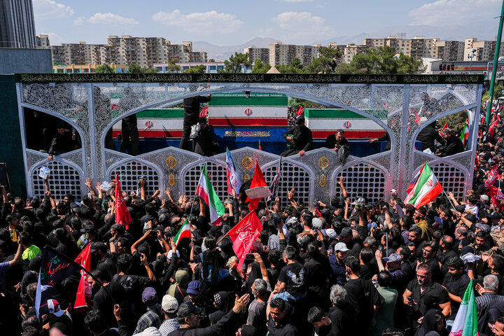 مراسم تشییع پیکر رهبر شهید انقلاب و خانواده ایشان در تهران