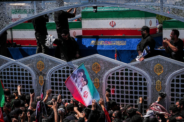 مراسم تشییع پیکر رهبر شهید انقلاب و خانواده ایشان در تهران