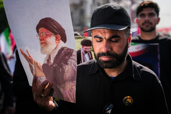 مراسم تشییع پیکر رهبر شهید انقلاب و خانواده ایشان در تهران