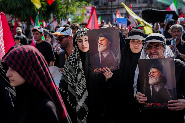 مراسم تشییع پیکر رهبر شهید انقلاب و خانواده ایشان در تهران