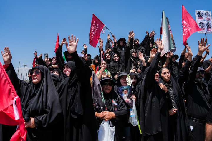 مراسم تشییع پیکر رهبر شهید انقلاب و خانواده ایشان در تهران
