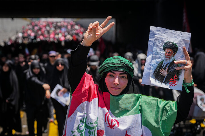 مراسم تشییع پیکر رهبر شهید انقلاب و خانواده ایشان در تهران
