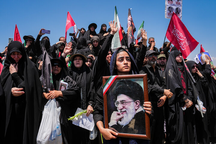 مراسم تشییع پیکر رهبر شهید انقلاب و خانواده ایشان در تهران