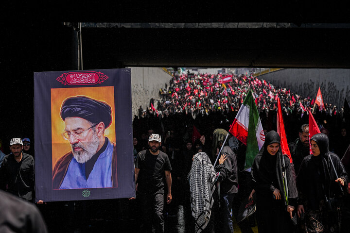 مراسم تشییع پیکر رهبر شهید انقلاب و خانواده ایشان در تهران