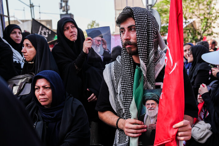 مراسم تشییع پیکر رهبر شهید انقلاب و خانواده ایشان در تهران