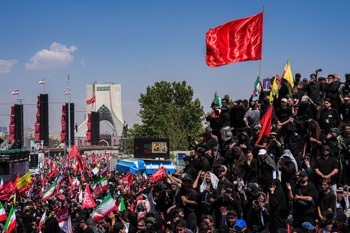 مراسم تشییع پیکر رهبر شهید انقلاب و خانواده ایشان در تهران