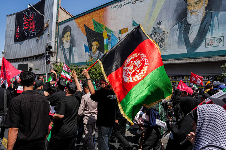 مراسم تشییع پیکر رهبر شهید انقلاب و خانواده ایشان در تهران