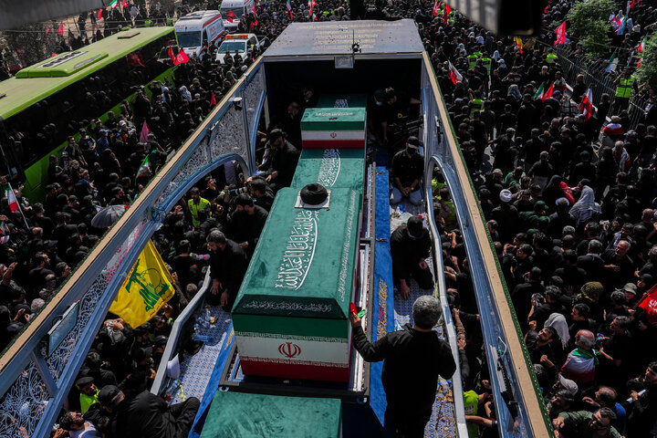 مراسم تشییع پیکر رهبر شهید انقلاب و خانواده ایشان در تهران