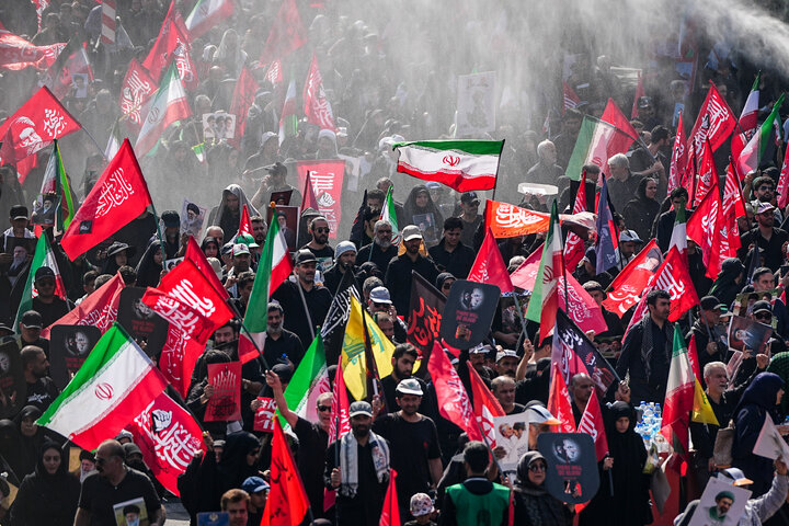 مراسم تشییع پیکر رهبر شهید انقلاب و خانواده ایشان در تهران
