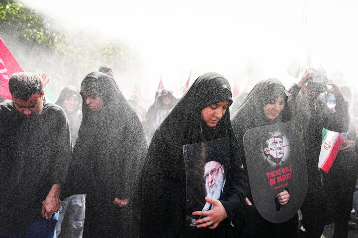 مراسم تشییع پیکر رهبر شهید انقلاب و خانواده ایشان در تهران