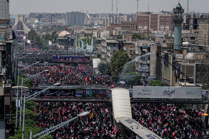 مراسم تشییع پیکر رهبر شهید انقلاب و خانواده ایشان در تهران