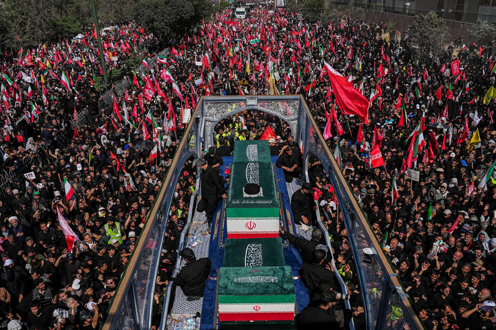 مراسم تشییع پیکر رهبر شهید انقلاب و خانواده ایشان در تهران