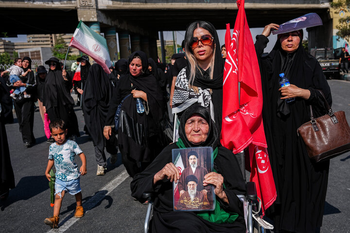 مراسم تشییع پیکر رهبر شهید انقلاب و خانواده ایشان در تهران