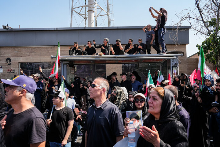 مراسم تشییع پیکر رهبر شهید انقلاب و خانواده ایشان در تهران