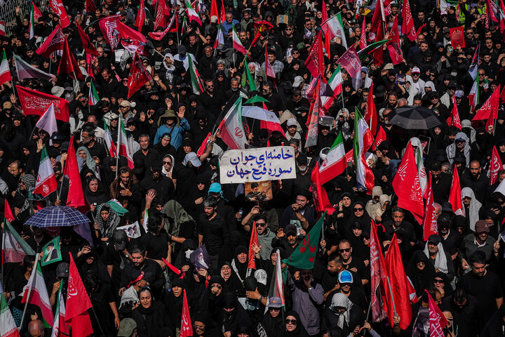 مراسم تشییع پیکر رهبر شهید انقلاب و خانواده ایشان در تهران