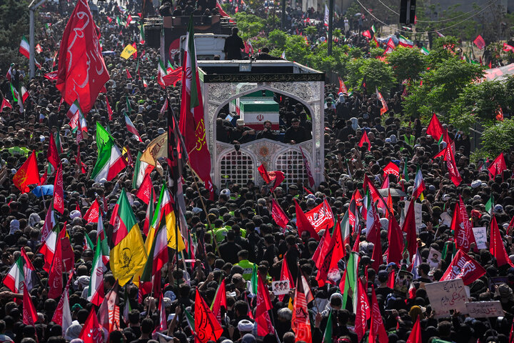 مراسم تشییع پیکر رهبر شهید انقلاب و خانواده ایشان در تهران