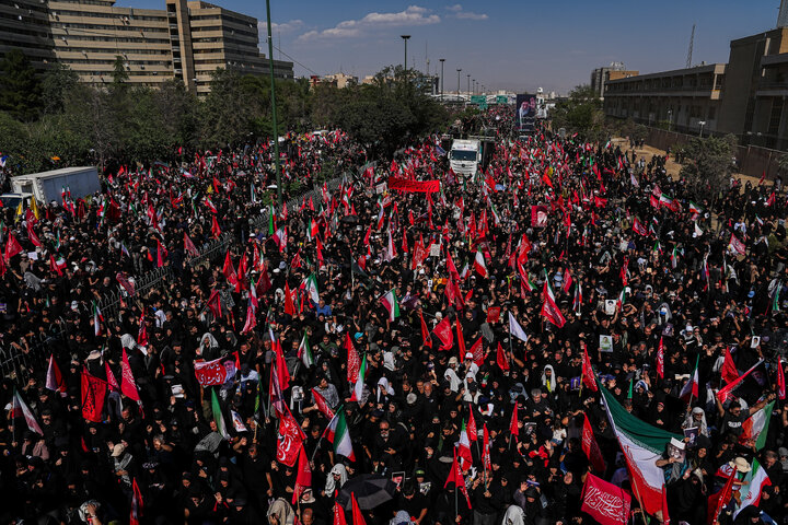 مراسم تشییع پیکر رهبر شهید انقلاب و خانواده ایشان در تهران