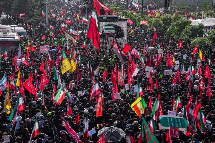 مراسم تشییع پیکر رهبر شهید انقلاب و خانواده ایشان در تهران