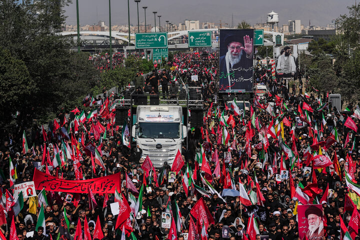 مراسم تشییع پیکر رهبر شهید انقلاب و خانواده ایشان در تهران