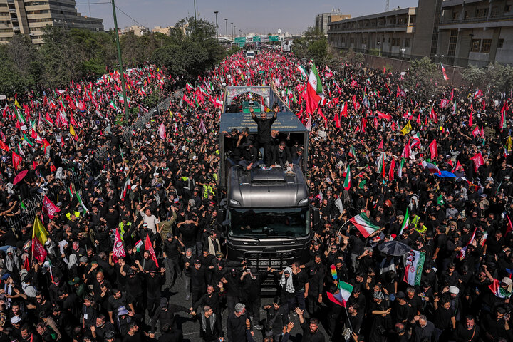 مراسم تشییع پیکر رهبر شهید انقلاب و خانواده ایشان در تهران