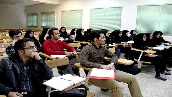 آزمون حضوری با مجوز استفاده از موبایل و هوش مصنوعی تصمیمی متناقض است
