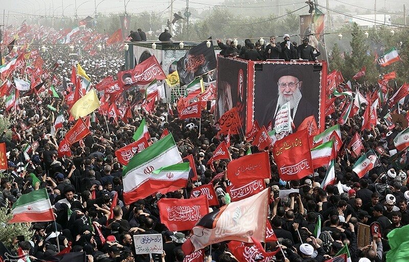پاسخی ملی به جنگ روانی استکبار؛ تبلور بصیرت و همبستگی ایرانیان در بزنگاه تاریخی شهادت قائد امت