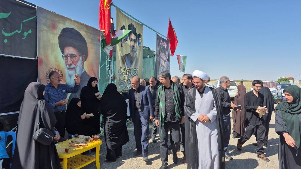 بازدید نماینده نیشابور از موکبهای خدمترسان به زائران مراسم تشییع رهبر شهید