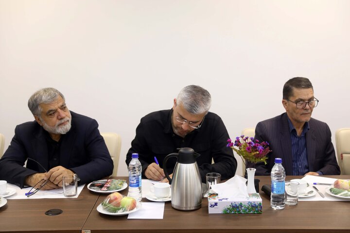 نشست مشترک کمیسیون امنیت ملی با سرپرست وزارت دفاع
