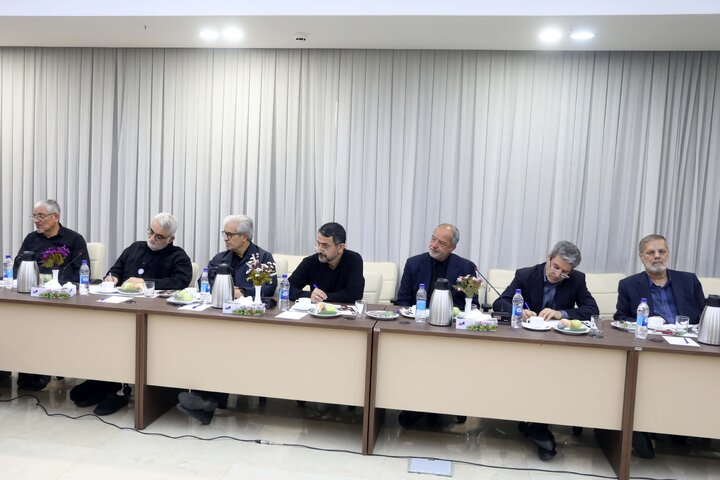 نشست مشترک کمیسیون امنیت ملی با سرپرست وزارت دفاع
