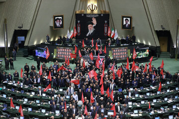 طنین فریاد انتقام و خونخواهی امام شهید در بهارستان