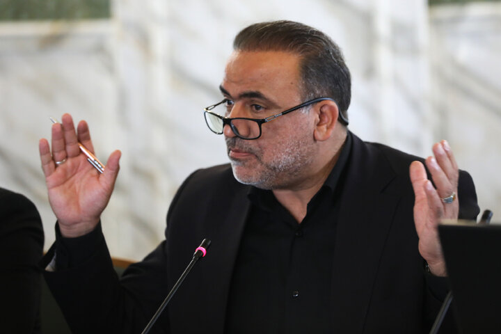 نشست کمیسیون اقتصادی مجلس با حضور رئیس بیمه مرکزی