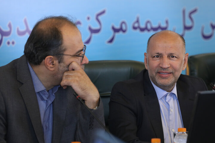 نشست کمیسیون اقتصادی مجلس با حضور رئیس بیمه مرکزی