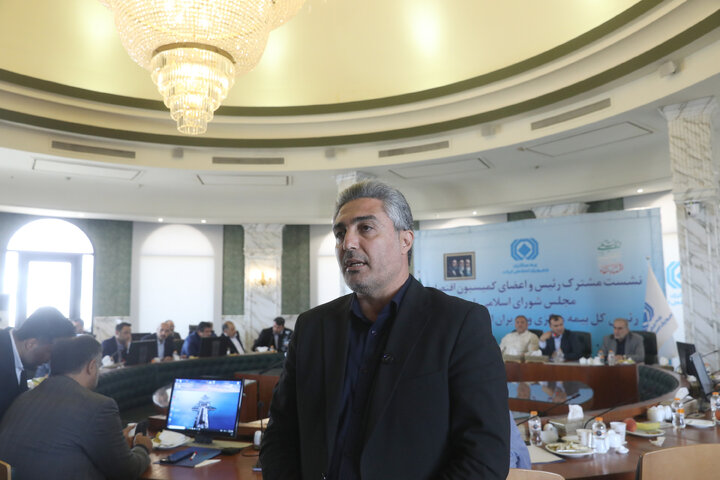 نشست کمیسیون اقتصادی مجلس با حضور رئیس بیمه مرکزی