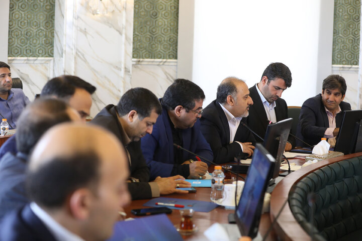 نشست کمیسیون اقتصادی مجلس با حضور رئیس بیمه مرکزی