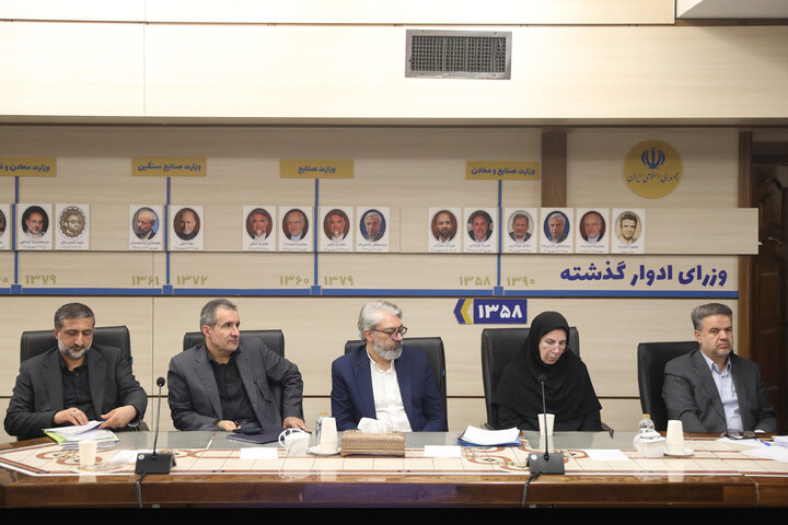 نشست کمیسیون صنایع و معادن مجلس با حضور وزیر صمت