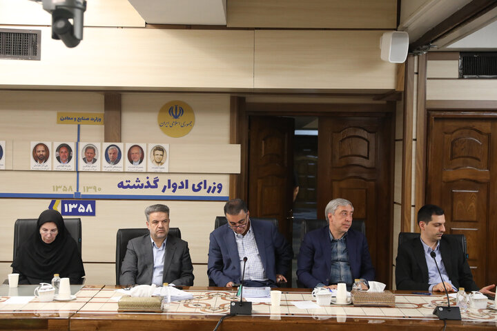نشست کمیسیون صنایع و معادن مجلس با حضور وزیر صمت