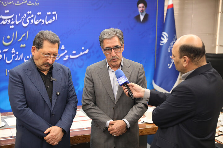 نشست کمیسیون صنایع و معادن مجلس با حضور وزیر صمت