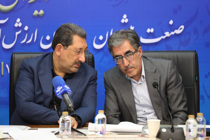 نشست کمیسیون صنایع و معادن مجلس با حضور وزیر صمت