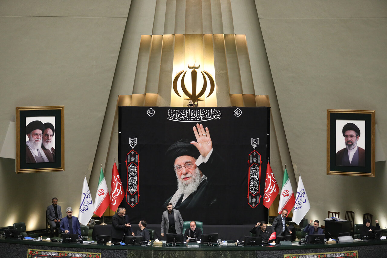 پرچمهای سرخ در صحن سبز؛ مجلس، میدان تصمیمات راهبردی
