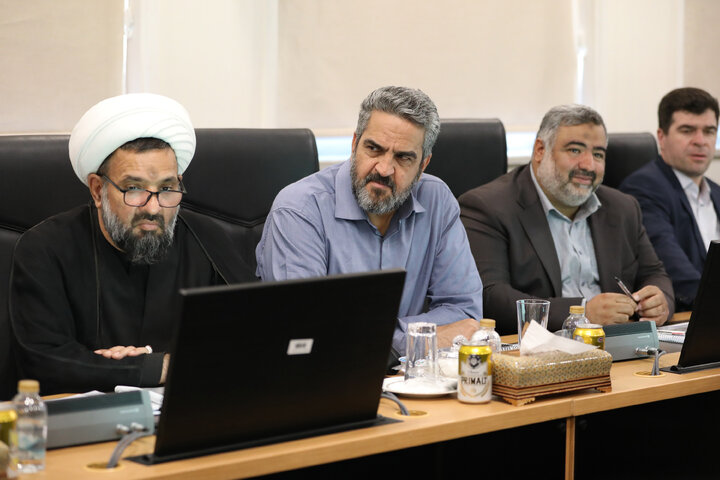 نشست مشترک کمیسیون اقتصادی مجلس با وزیر امور اقتصادی