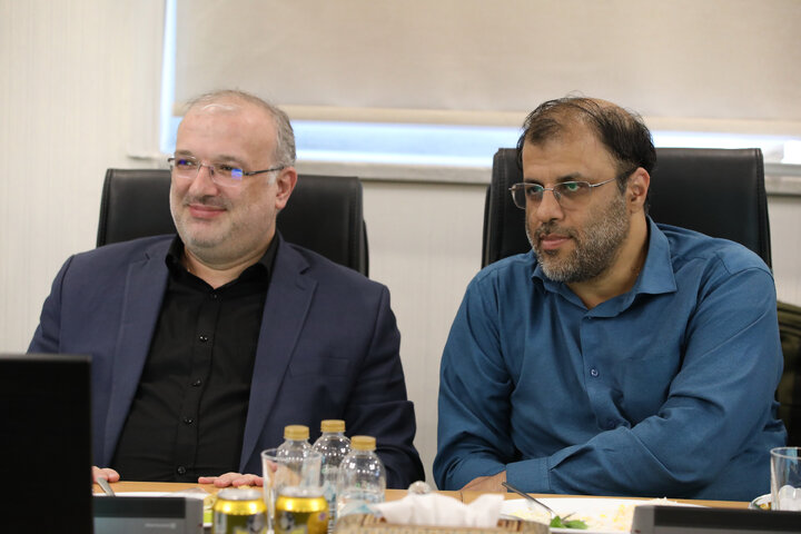 نشست مشترک کمیسیون اقتصادی مجلس با وزیر امور اقتصادی