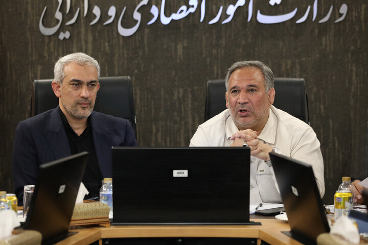 نشست مشترک کمیسیون اقتصادی مجلس با وزیر امور اقتصادی