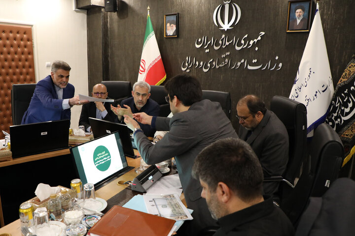 نشست مشترک کمیسیون اقتصادی مجلس با وزیر امور اقتصادی