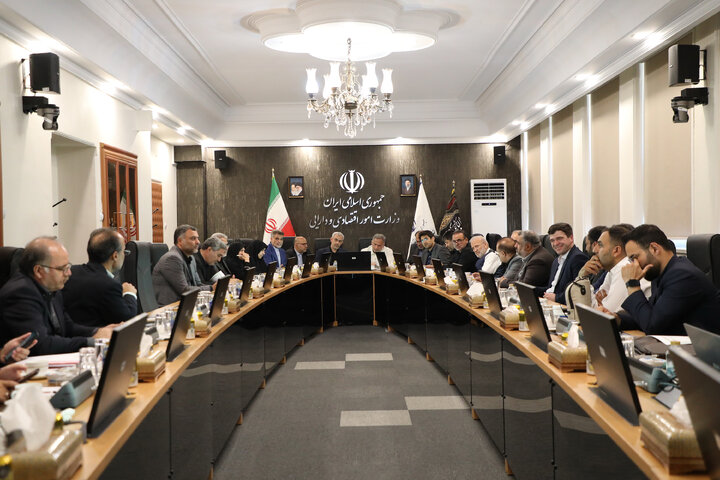 نشست مشترک کمیسیون اقتصادی مجلس با وزیر امور اقتصادی