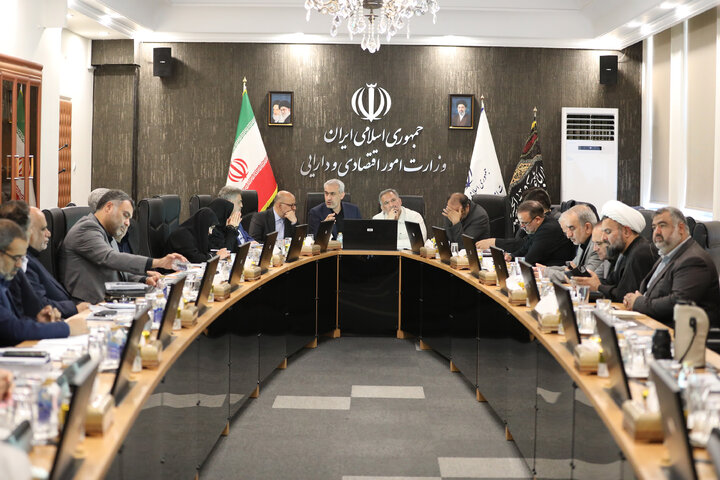 نشست مشترک کمیسیون اقتصادی مجلس با وزیر امور اقتصادی