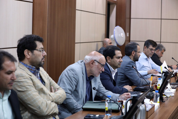نشست مشترک اعضای کمیسیون شوراها با وزیر نیرو
